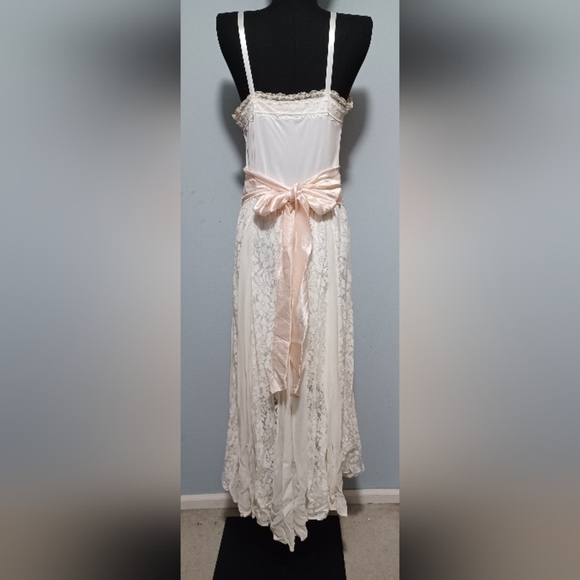 An Elegant Vintage Lace Trimmed Handmade Slip Wedding Dress - Picture 10 of 16